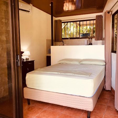 Casa Encantada Offers You Two-Bedroom House, 1 Tiny Apartment & 3 Double Rooms 마누엘안토니오 외부 사진