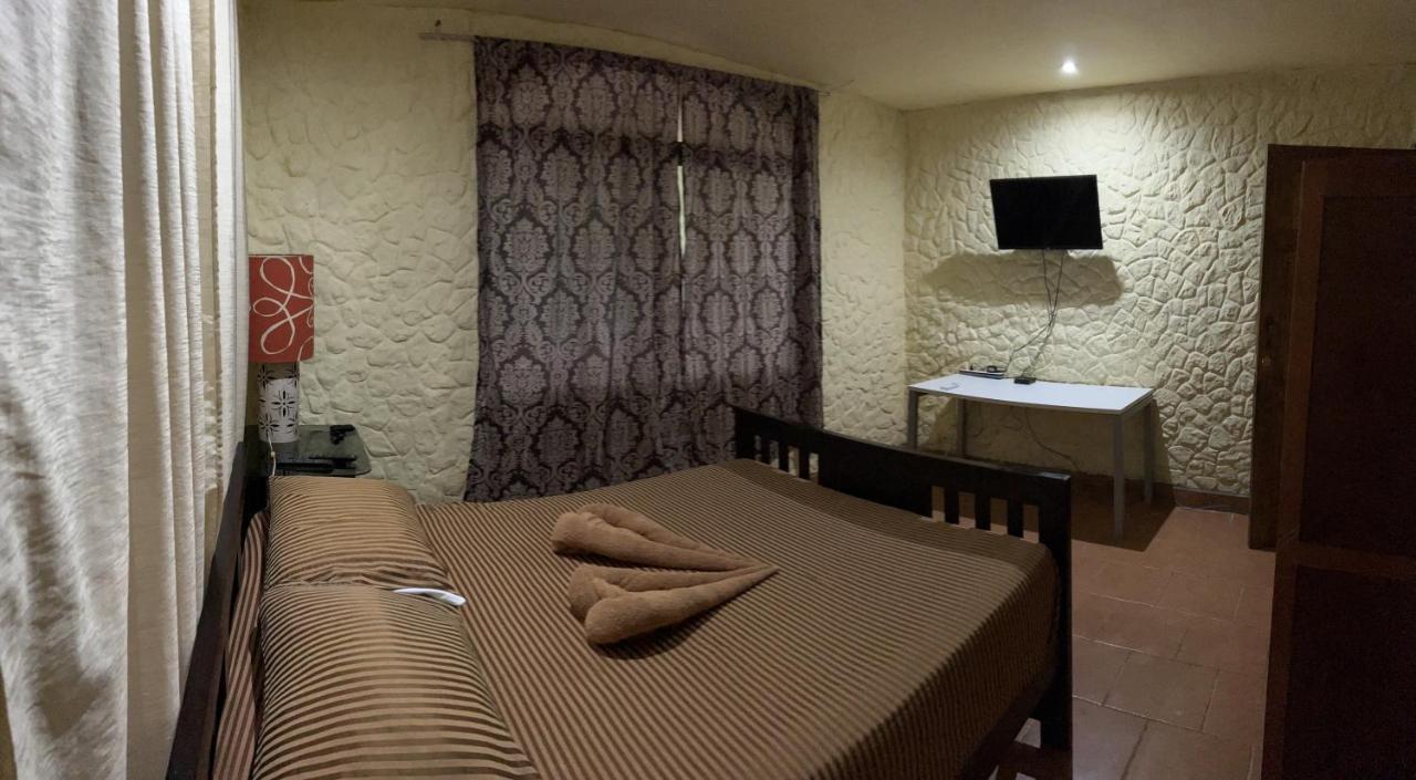 Casa Encantada Offers You Two-Bedroom House, 1 Tiny Apartment & 3 Double Rooms 마누엘안토니오 외부 사진