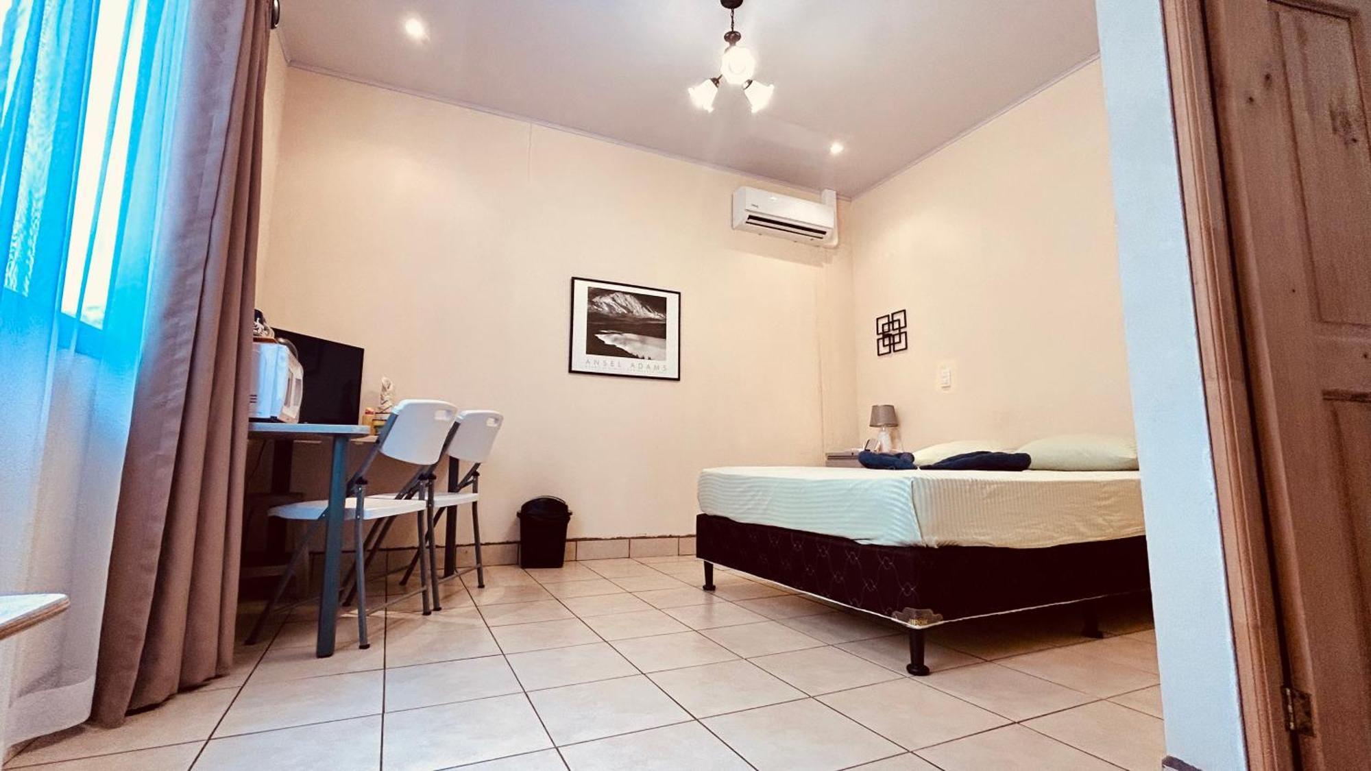 Casa Encantada Offers You Two-Bedroom House, 1 Tiny Apartment & 3 Double Rooms 마누엘안토니오 외부 사진