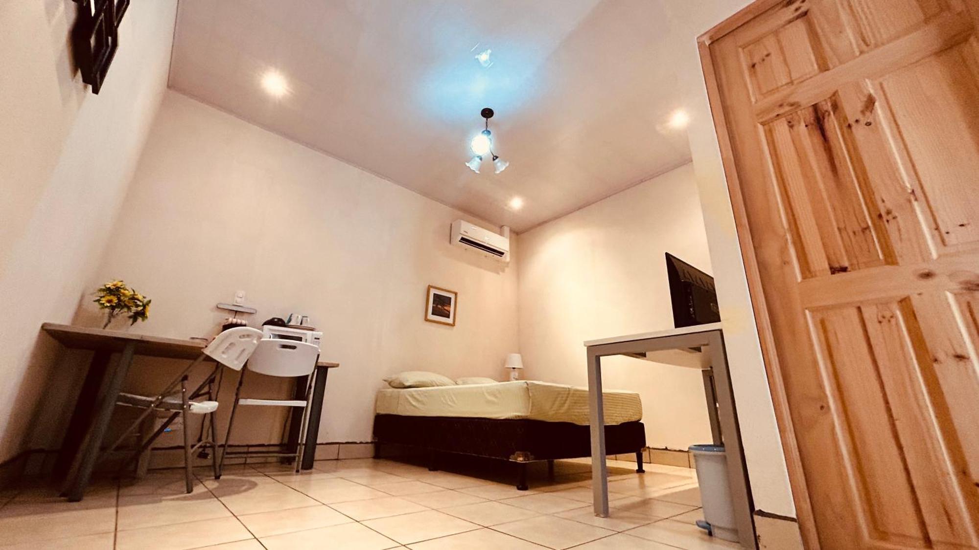 Casa Encantada Offers You Two-Bedroom House, 1 Tiny Apartment & 3 Double Rooms 마누엘안토니오 외부 사진