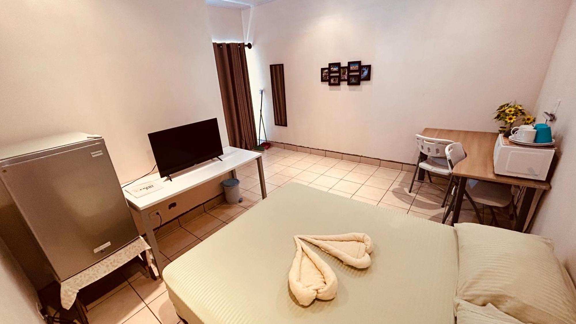 Casa Encantada Offers You Two-Bedroom House, 1 Tiny Apartment & 3 Double Rooms 마누엘안토니오 외부 사진