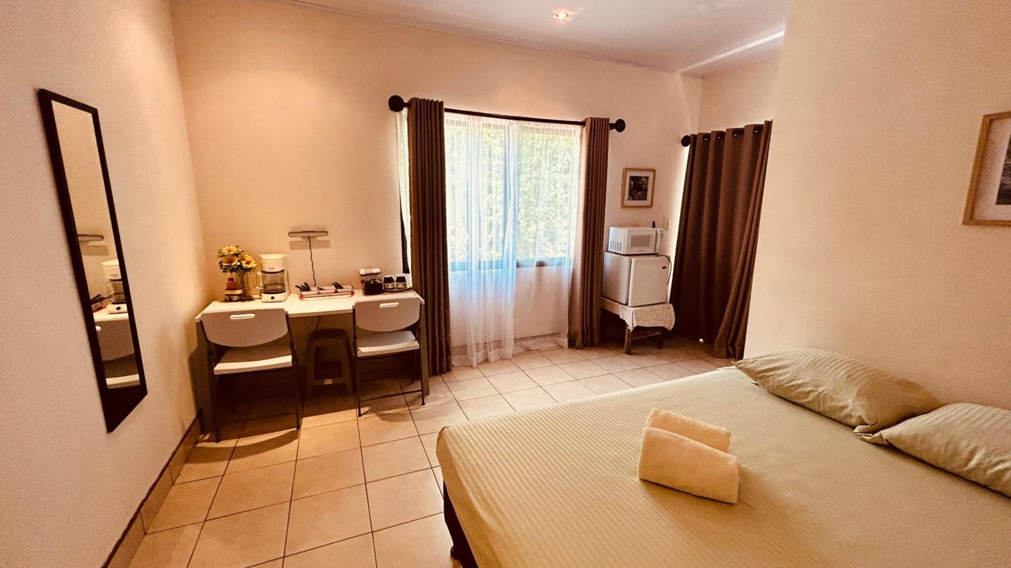 Casa Encantada Offers You Two-Bedroom House, 1 Tiny Apartment & 3 Double Rooms 마누엘안토니오 외부 사진
